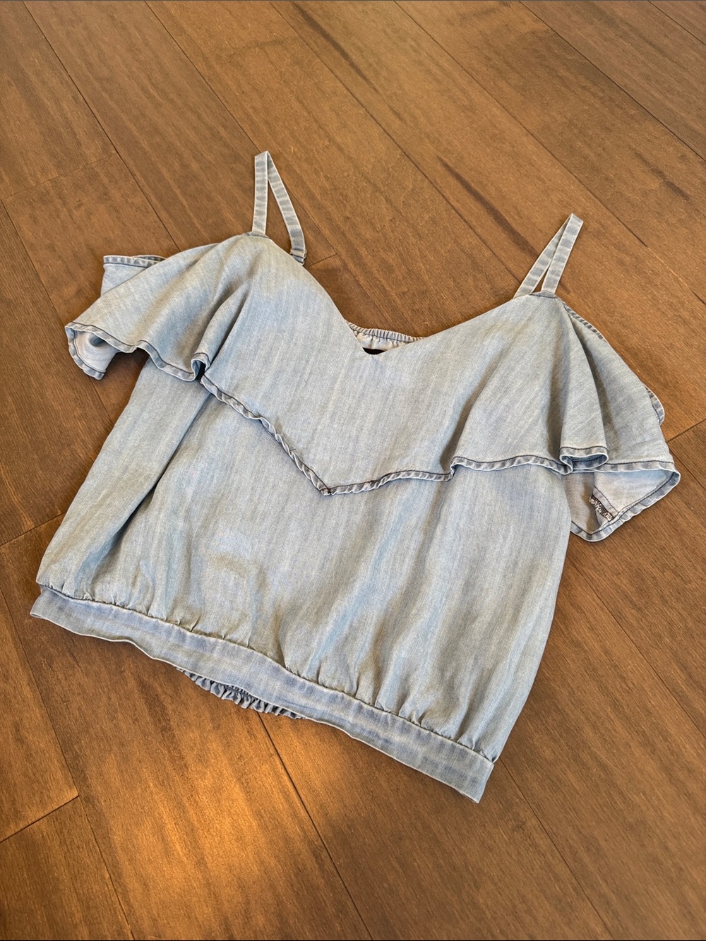 ❤️BEBE❤️Light Blue Denim Off-Shoulder Crop Top